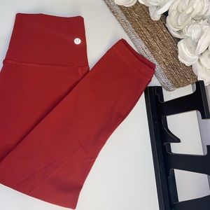 Lululemon -Wunder under High rise crop 21 -size 2